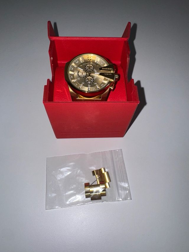 Reloj Diesel Dorado 10 Bar