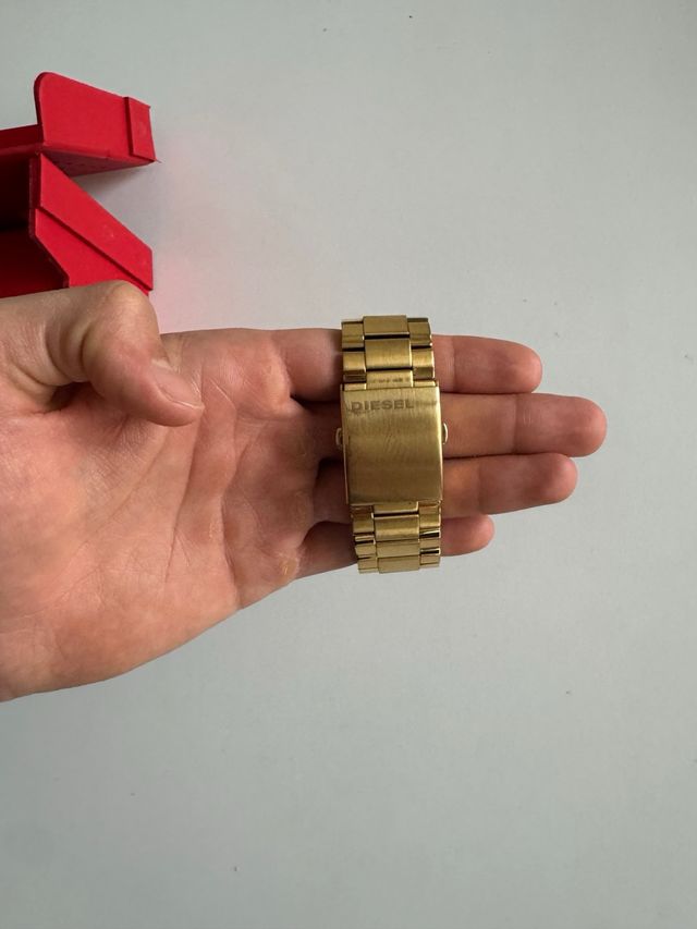 Reloj Diesel Dorado 10 Bar