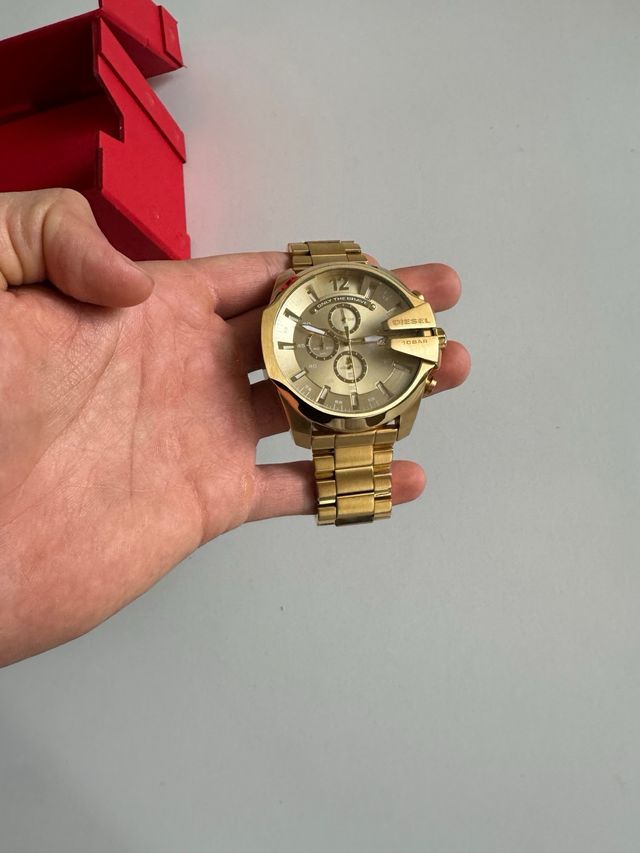 Reloj Diesel Dorado 10 Bar