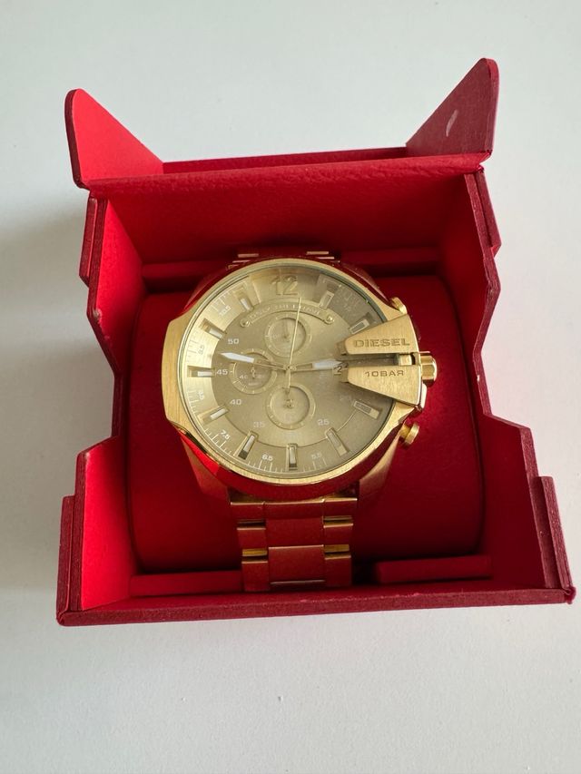 Reloj Diesel Dorado 10 Bar
