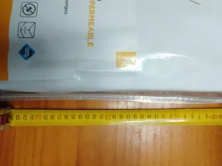 Protector de colchón blanco a estrenar