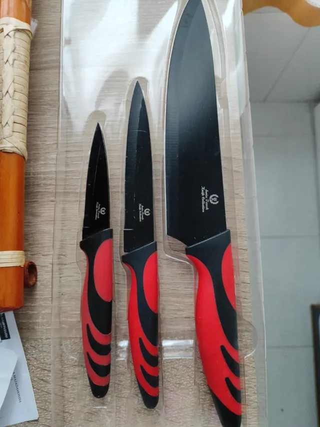 Set 2 Cuchillos VITORIA Negro/Rojo