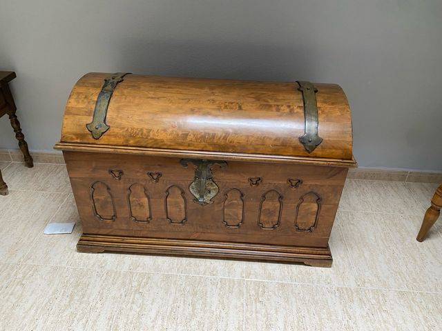 Baúl arcón antiguo madera y metal