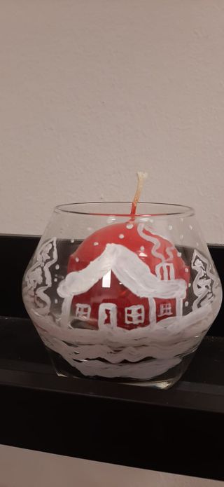 Portacandele natalizio con candela rossa