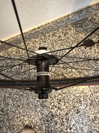 Urge v: Ruedas Aero Gian SLR2 sin casete ni núcleo