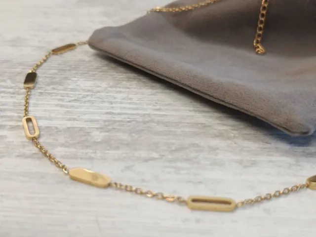 Collar elegante acero dorado