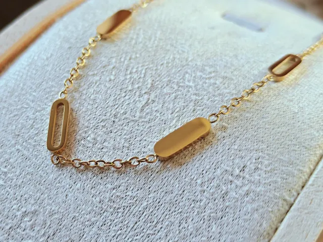 Collar elegante acero dorado