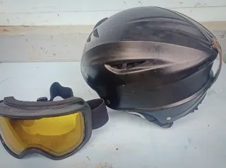 Casco y gafas de esquí