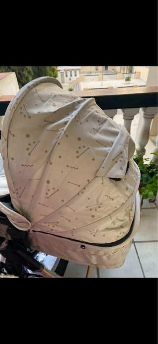 Carro de bebé color beige