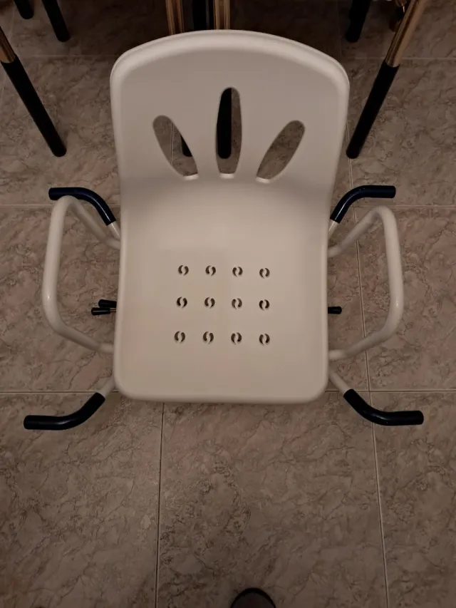 Silla giratoria para bañera, nueva no se ha usado.