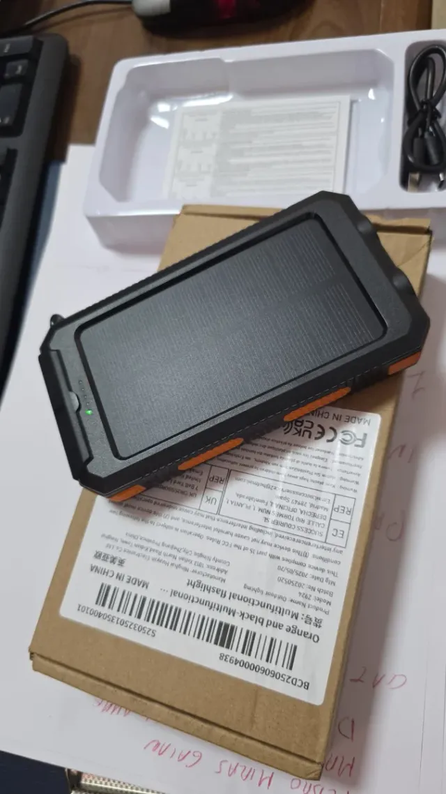 Cargador Portátil Solar CUK Multifuncional