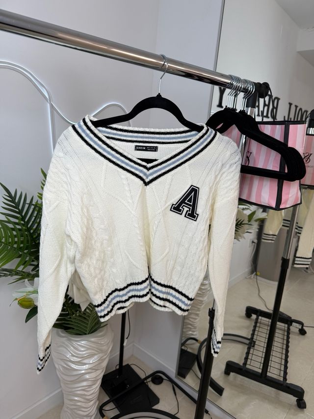 Jersey SHEIN blanco con letras A