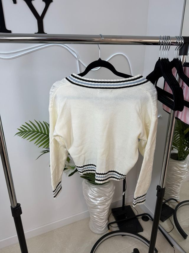 Jersey SHEIN blanco con letras A