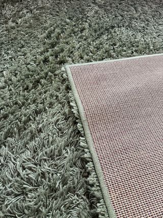 Alfombra verde mullida