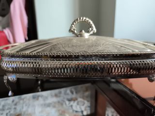 Fuente Malley plateada vintage con tapa