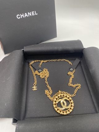 Collar Chanel largo dorado