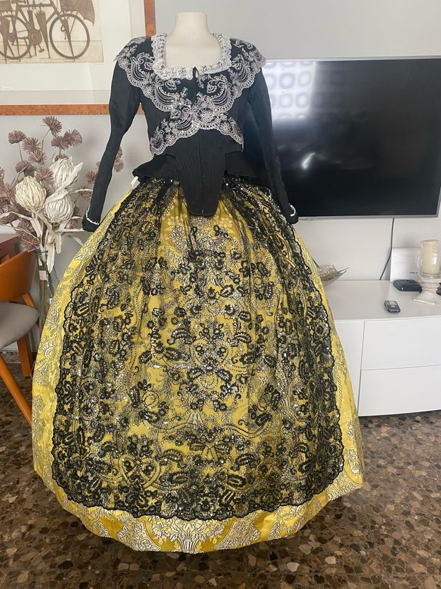 Traje de Fallera Amarillo Completo