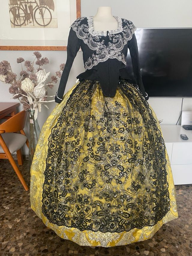 Traje de Fallera Amarillo Completo