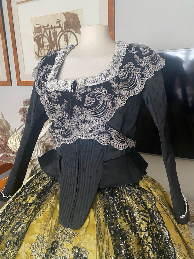 Traje de Fallera Amarillo Completo