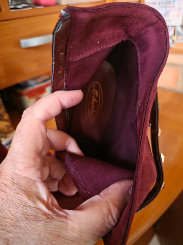 Botines de tacón con tachuelas