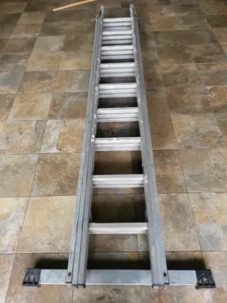 Escalera telescópica de aluminio tres hojas