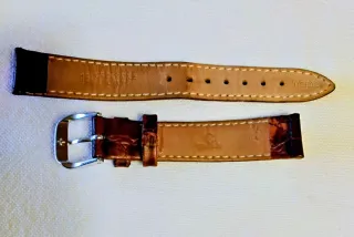 Correa fina de piel natural para mujer.