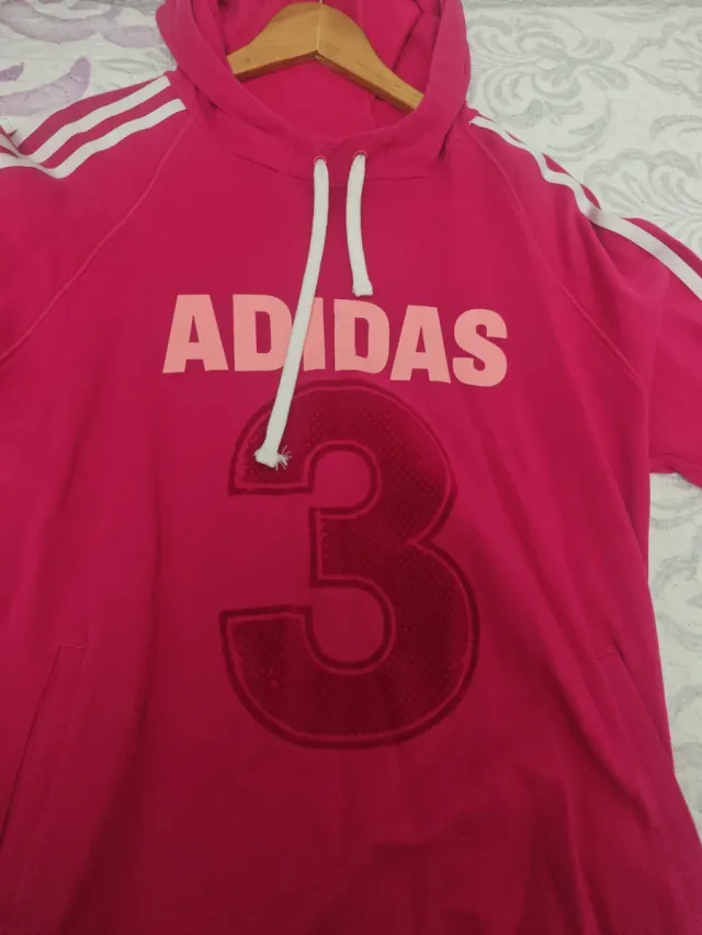 Sudadera Adidas rosa con número 3