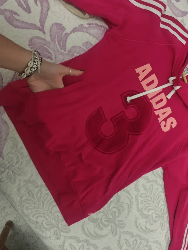 Sudadera Adidas rosa con número 3