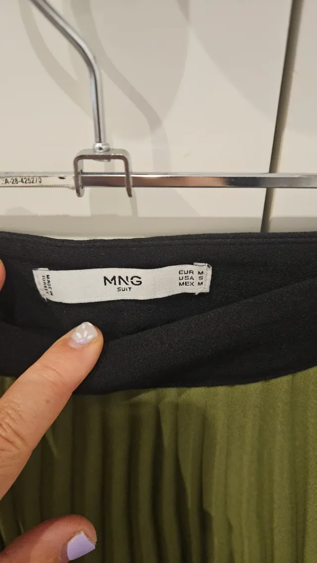 Falda midi plisada verde y negra