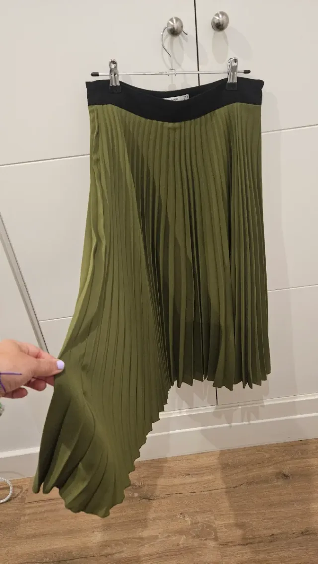 Falda midi plisada verde y negra