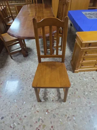 Mesa de comedor de madera con 6 sillas