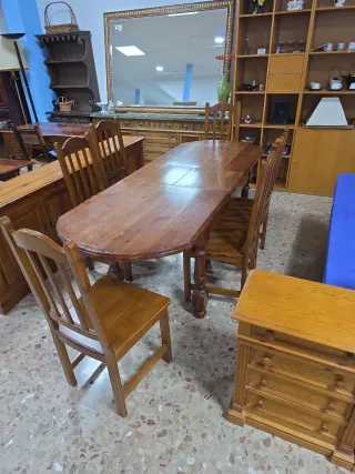 Mesa de comedor de madera con 6 sillas