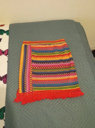 Falda étnica multicolor con flecos