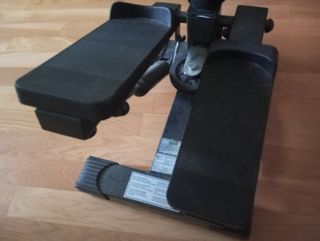 Stepper con pantalla. Pesa (no es débil).