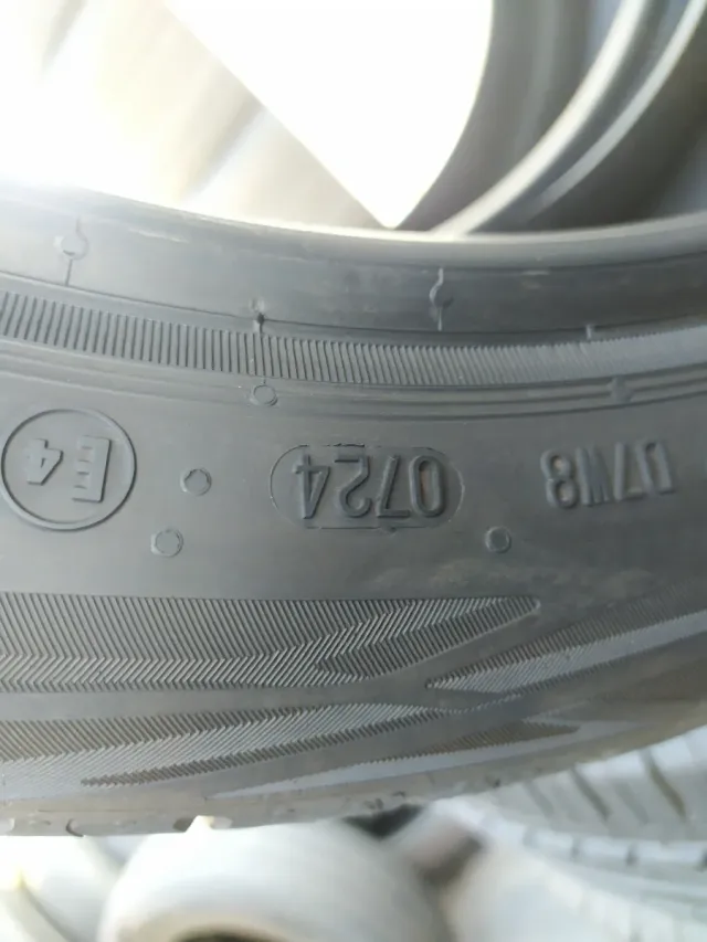 Neumáticos 245/40/R18