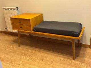 Mueble recibidor madera cajones y cojín
