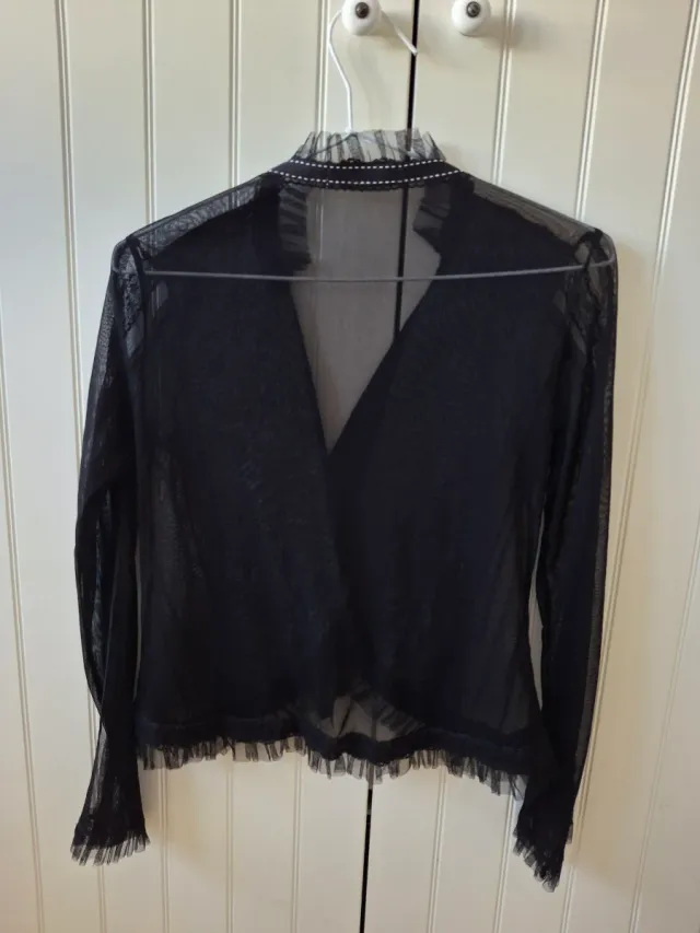 Chaqueta Negra y Gris semitransparente