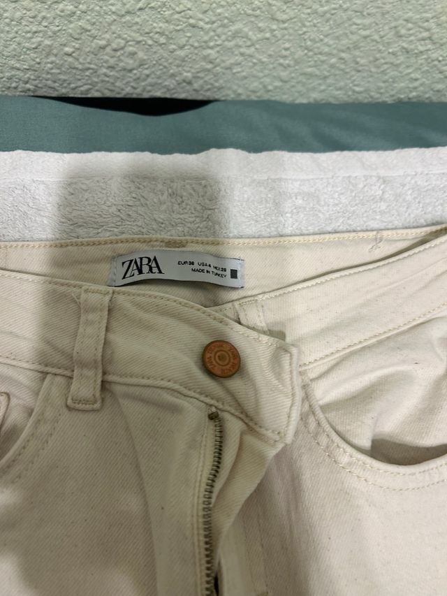 Pantalón Zara pata elefante beige