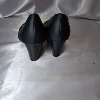 Zapatos de salón tacón medio negros