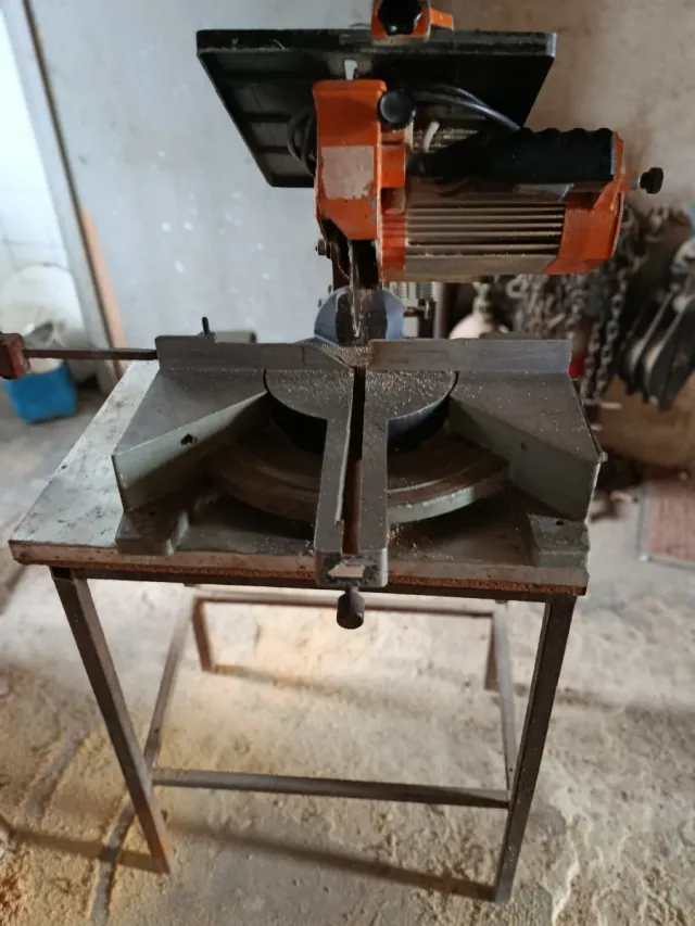 Sierra Ingletadora Profesional.  Legna.