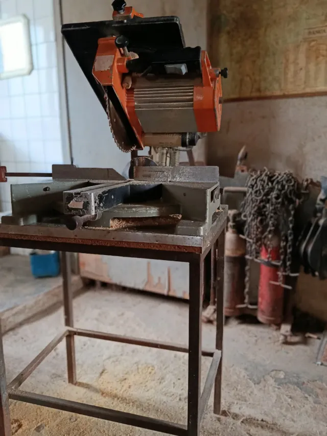 Sierra Ingletadora Profesional.  Legna.