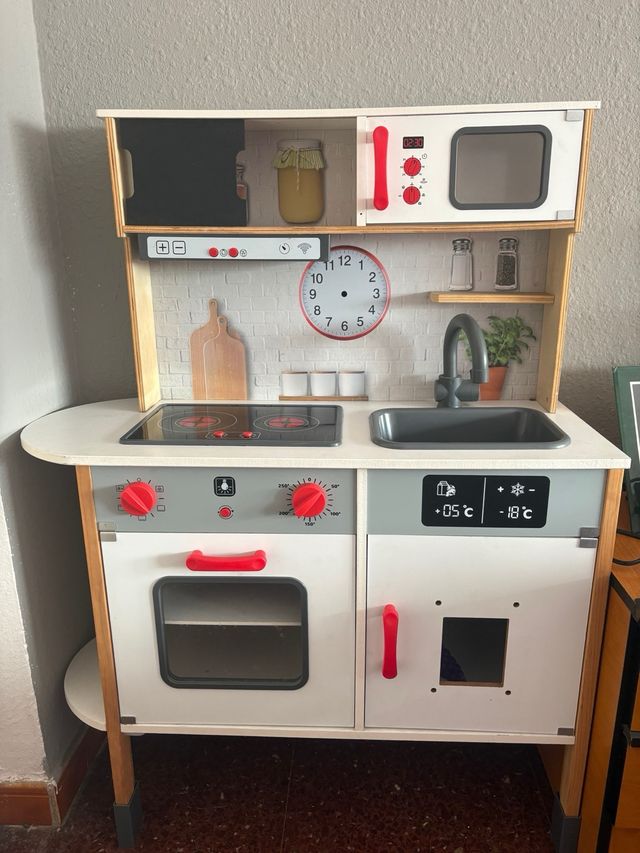 Cocina de juguete de madera