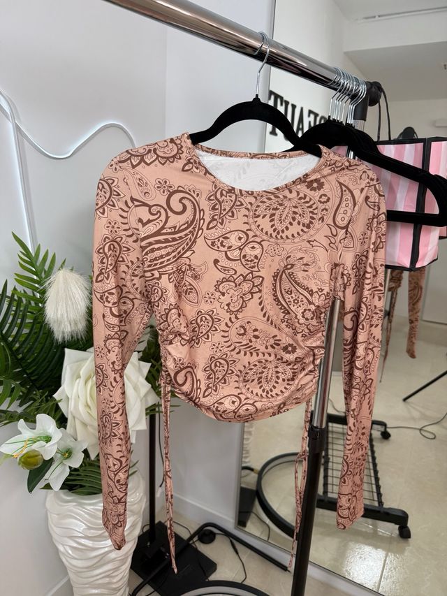 Top estampado paisley manga larga