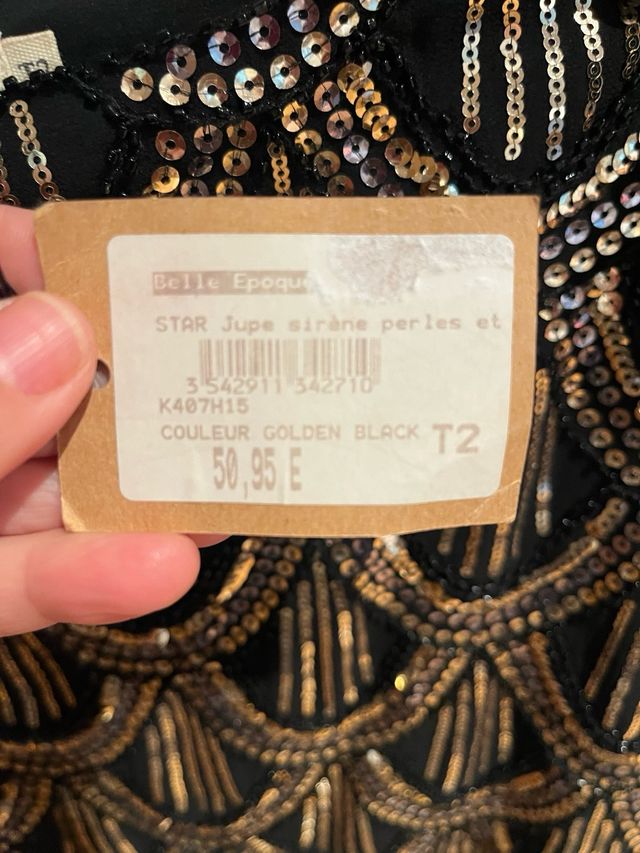 Falda de lentejuelas negra y dorada