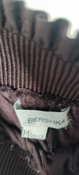 Falda Bershka floral marrón