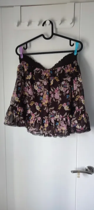 Falda Bershka floral marrón