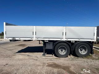 Caja semirremolque 6m pintada y reparada!! ruedas