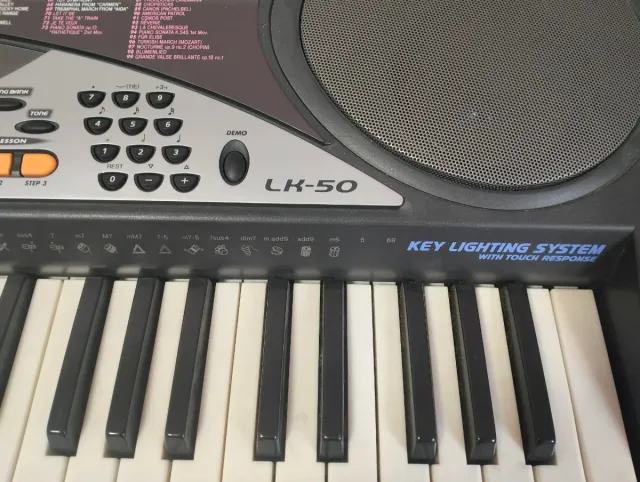 Piano Casio LK-50