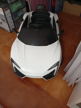 Coche eléctrico infantil blanco