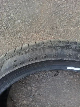 Un neumático Pirelli 225/45r19